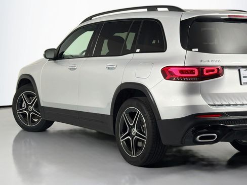 Used 2022 Mercedes-Benz GLB 250 image 14
