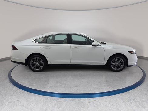 Used 2023 Honda Accord EX image 4