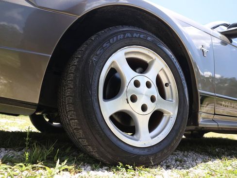 Used 2002 Ford Mustang Premium RWD image 28