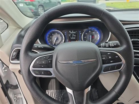 Used 2021 Chrysler Voyager Lxi image 11