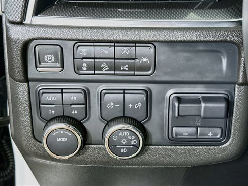 Used 2025 Chevrolet Suburban RST w/ Comfort Package AWD/4WD image 21