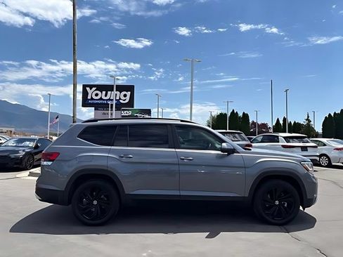Used 2023 Volkswagen Atlas SE w/ Black Wheel Package AWD/4WD image 3