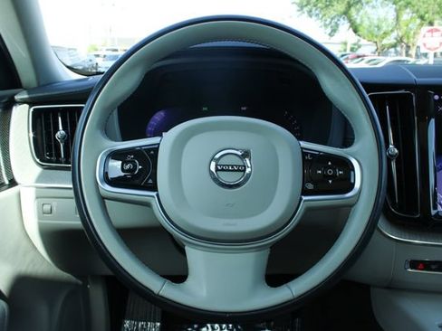 Used 2022 Volvo XC60 B5 Inscription w/ Advanced Package AWD/4WD image 25