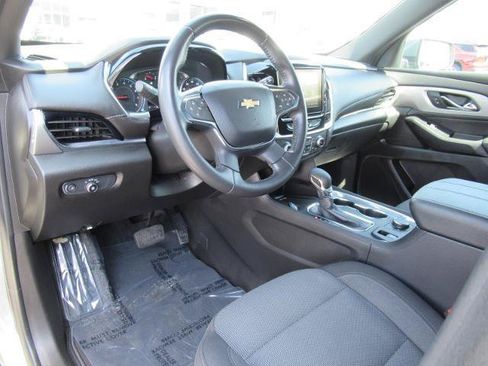 Used 2022 Chevrolet Traverse LT FWD image 17