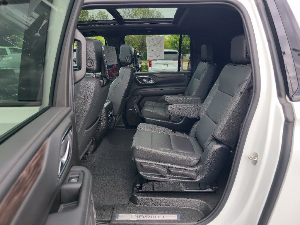 Certified 2023 Chevrolet Suburban Z71 w/ Luxury Package AWD/4WD image 26