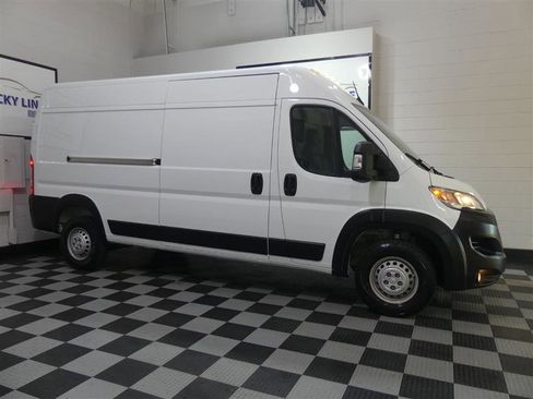 Used 2025 RAM ProMaster 2500 w/ Convenience Group FWD image 5