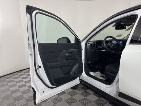 New 2026 Nissan Kicks SR image 16