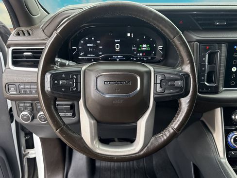 Used 2022 GMC Yukon XL Denali w/ Denali Premium Package image 9