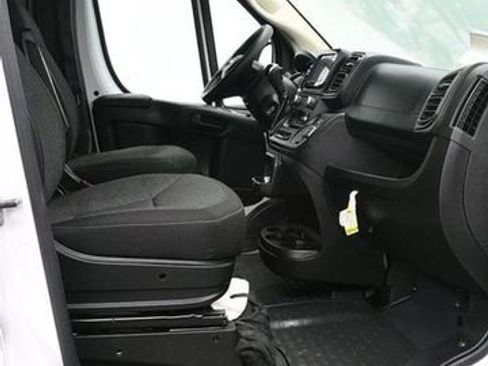 Used 2025 RAM ProMaster 2500 w/ Convenience Group image 9