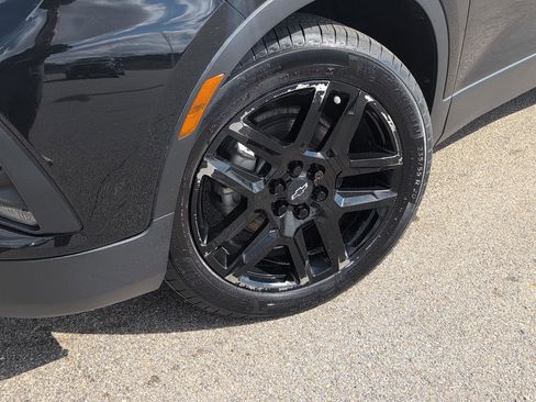 Used 2021 Chevrolet Blazer LT w/ LPO, Black Accent Package image 2