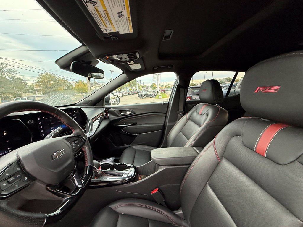 Used 2025 Chevrolet Trax RS w/ Sunroof Package FWD image 12