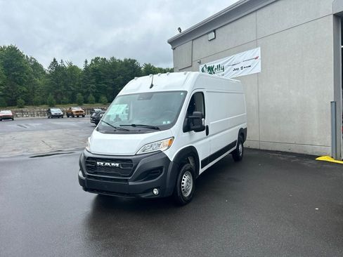 Used 2024 RAM ProMaster 2500 w/ Convenience Group FWD image 1
