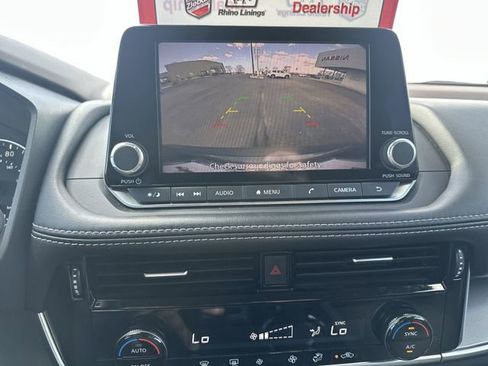 Certified 2022 Nissan Rogue SV image 16