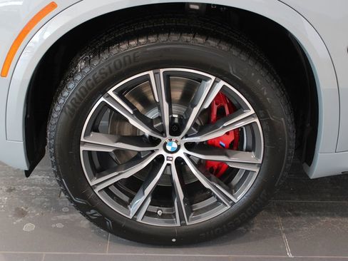New 2026 BMW X5 M60i w/ Climate Comfort Package image 25
