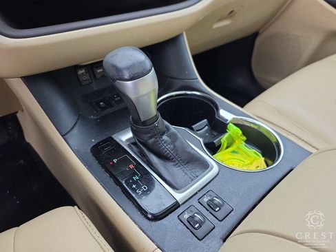 Used 2019 Toyota Highlander XLE FWD image 22