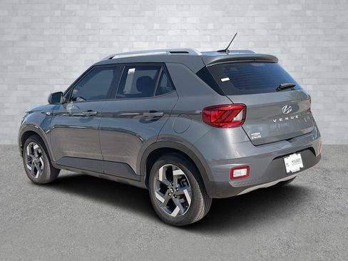Used 2024 Hyundai Venue SEL image 5