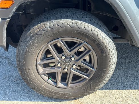 Used 2024 Jeep Wrangler Sport S image 9