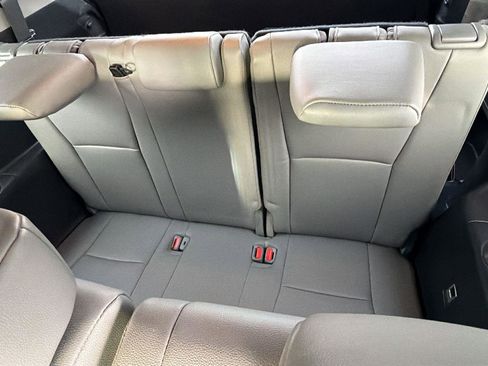 Used 2022 Toyota Highlander XLE FWD image 22