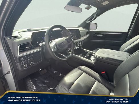 Used 2025 Chevrolet Suburban Z71 AWD/4WD image 16