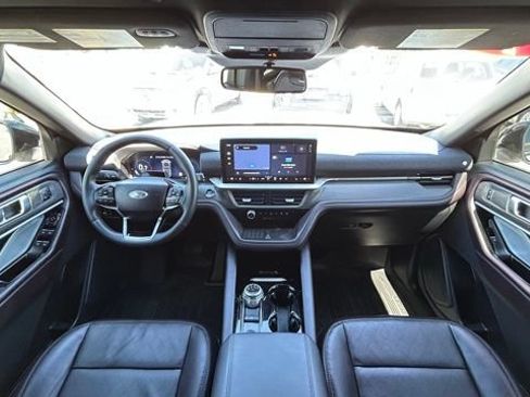Used 2025 Ford Explorer Platinum AWD/4WD image 13