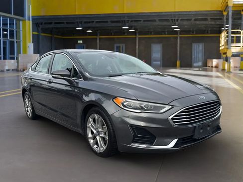 Used 2019 Ford Fusion SEL image 3