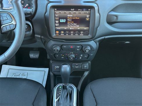 Used 2022 Jeep Renegade Latitude image 16