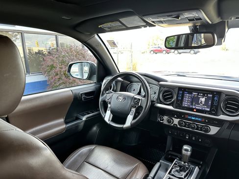 Used 2019 Toyota Tacoma Limited AWD/4WD image 28