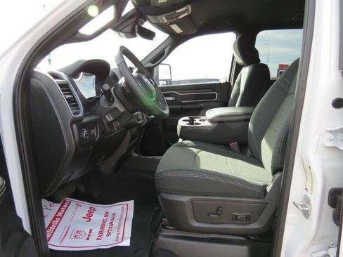 Used 2025 RAM 2500 Big Horn AWD/4WD image 9