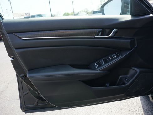 Used 2020 Honda Accord EX image 10