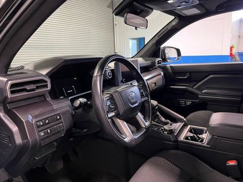 Used 2025 Toyota 4Runner SR5 AWD/4WD image 22