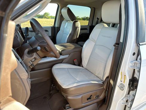 New 2025 RAM 2500 Laramie AWD/4WD image 11