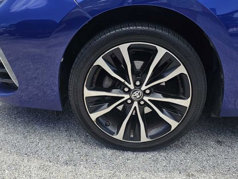 Used 2018 Toyota Corolla SE w/ SE Premium Package FWD image 5
