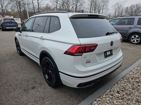 Used 2023 Volkswagen Tiguan SE R-Line AWD/4WD image 3