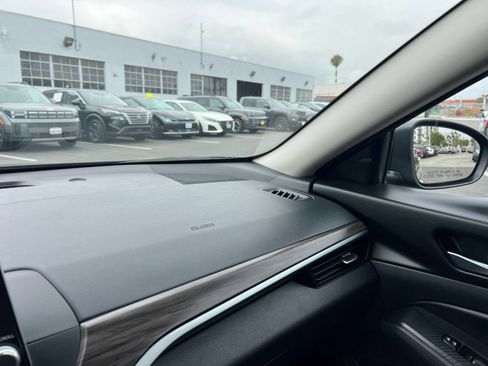 Used 2025 Nissan Altima 2.5 SV FWD image 40