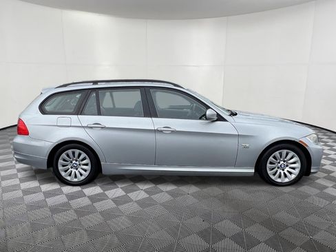 Used 2009 BMW 328i xDrive Wagon AWD/4WD image 7