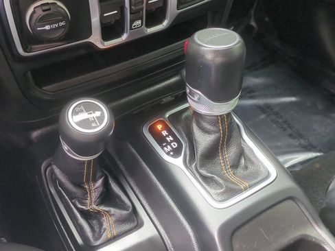 Used 2021 Jeep Gladiator Overland AWD/4WD image 38