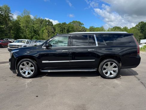 Used 2020 Cadillac Escalade ESV Luxury AWD/4WD image 2