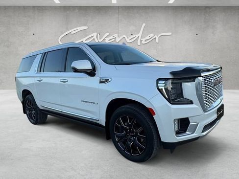 Used 2023 GMC Yukon XL Denali AWD/4WD image 2