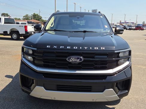 Used 2025 Ford Expedition Max Platinum w/ Driver's Package AWD/4WD image 8