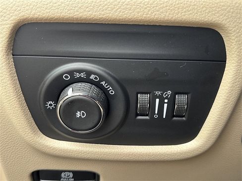 Certified 2024 Jeep Grand Cherokee Limited image 16