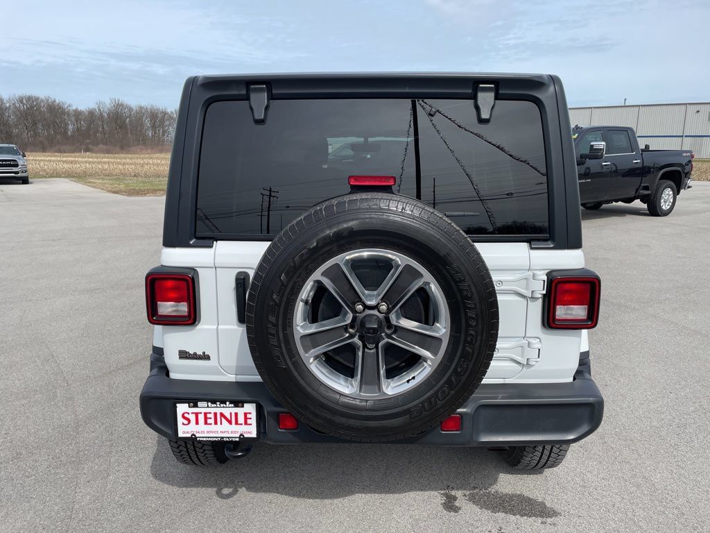 Used 2022 Jeep Wrangler Unlimited Sahara AWD/4WD image 6