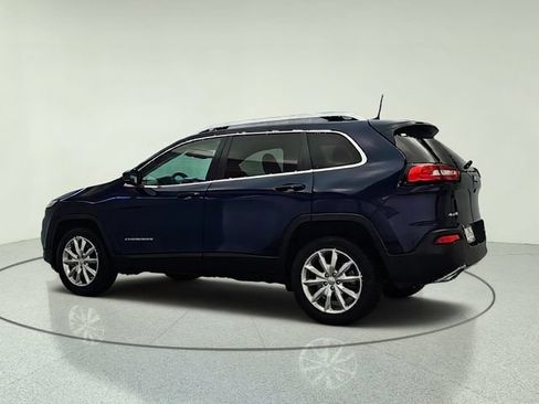 Used 2016 Jeep Cherokee Limited w/ Luxury Group AWD/4WD image 4
