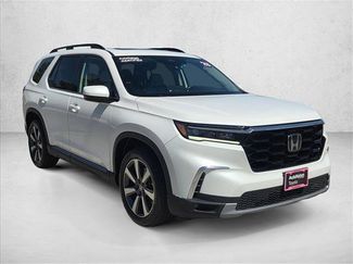 Used 2025 Honda Pilot Touring video 3