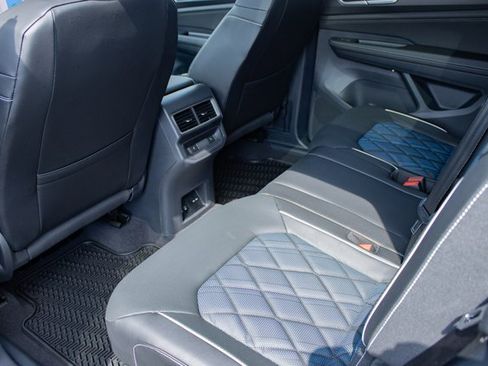 Used 2024 Volkswagen Atlas Cross Sport SEL Premium R-Line image 23