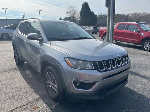 Used 2020 Jeep Compass Latitude image 1