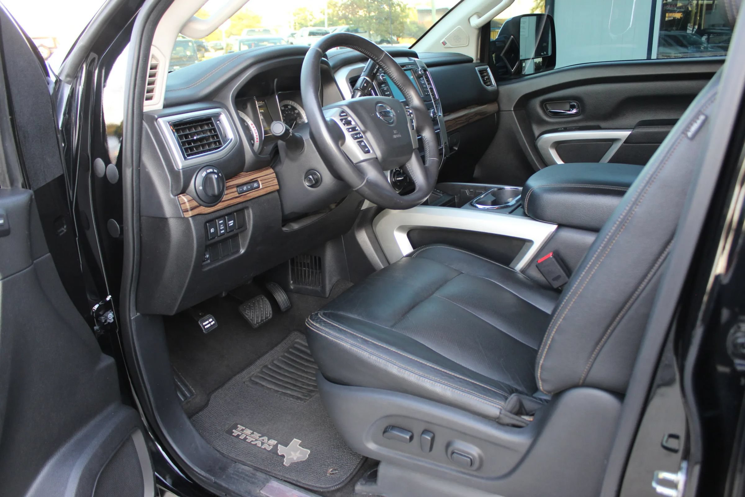 Used 2018 Nissan Titan SL w/ Texas Titan Edition AWD/4WD image 12