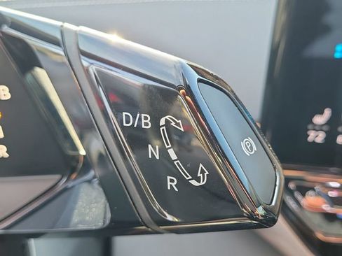 Certified 2024 Volkswagen ID.4 S RWD image 29