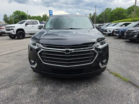 Used 2019 Chevrolet Traverse LT w/ LT Premium Package AWD/4WD image 2
