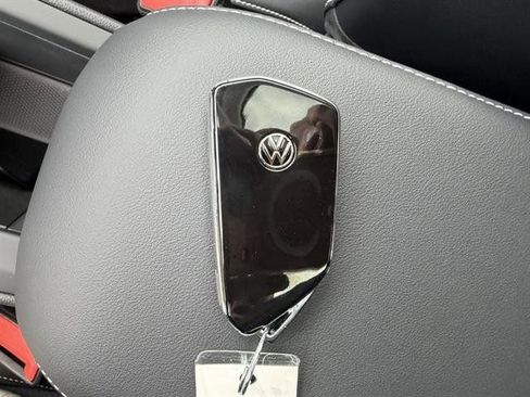 New 2025 Volkswagen Tiguan SE image 31