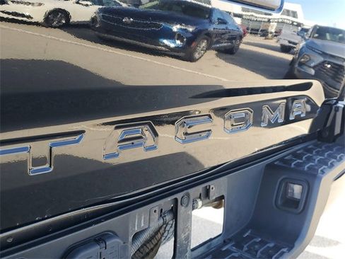 Used 2017 Toyota Tacoma SR w/ Tow Package image 8